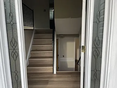 Upper landing with staircase and natural light